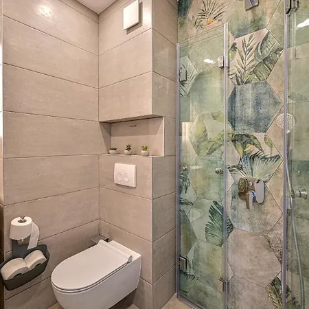 Tropicana Terrace 1 Bedroom *